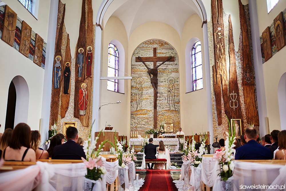ślub w Tarnowie u księży filipinów, filipini tarnów, ceremonia zaślubin w kościele księży filipinów w Tarnowie