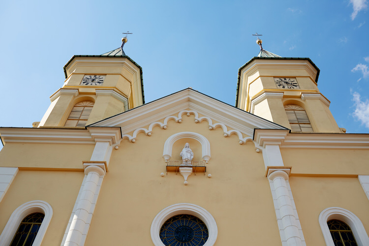 kościół w Świątnikach Górnych