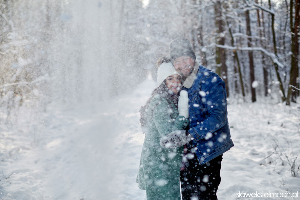 zdjęcia zakochanych w Tarnowie zimą, sesja narzeczeńska zimą